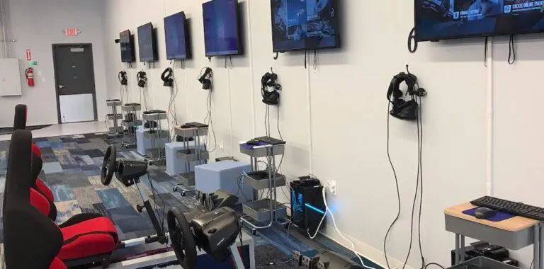 VR64 Arcade / New World VR