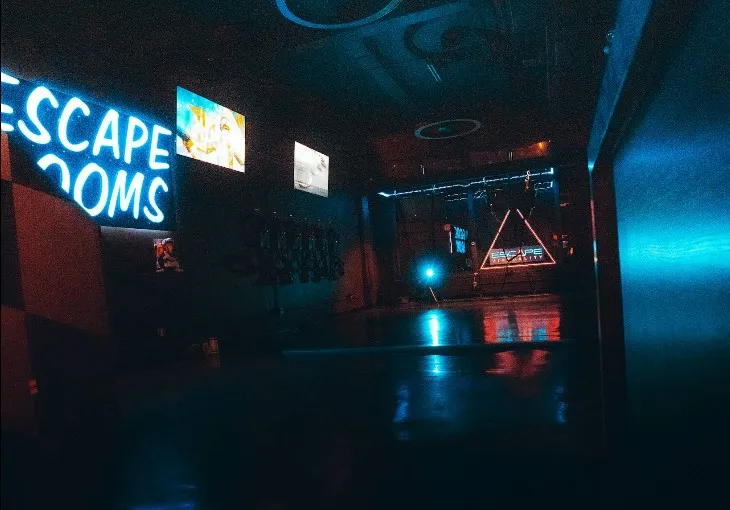 Lost in the Grid — Our Free-Roam VR Adventure at Escape Virtuality